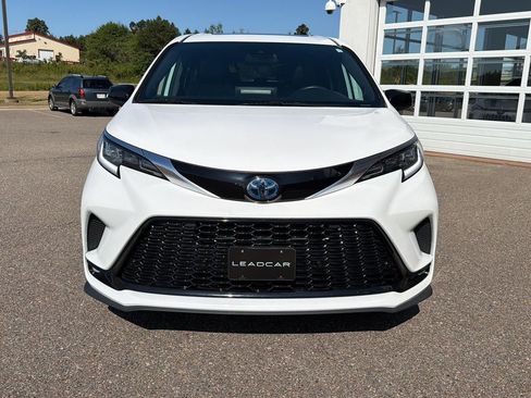 Used 2022 Toyota Sienna XSE w/ XSE Plus Package AWD/4WD image 10