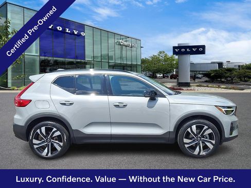 Certified 2024 Volvo XC40 B5 Ultimate w/ Protection Package Premier AWD/4WD image 8