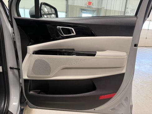 Used 2022 Kia Carnival SX image 28