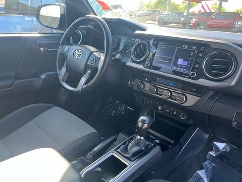 Certified 2022 Toyota Tacoma TRD Off-Road image 22