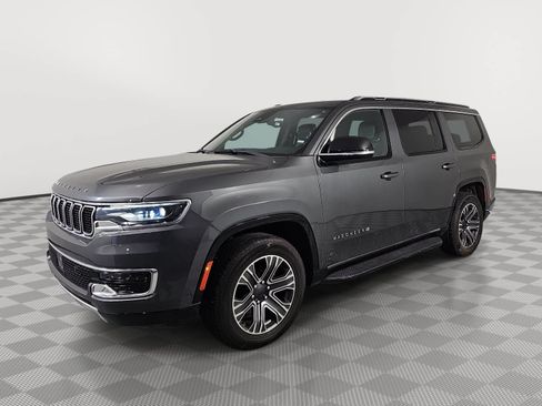 Used 2024 Jeep Wagoneer Series II w/ Flexible Seating Group RWD image 4