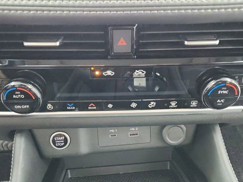 Used 2023 Nissan Rogue SL w/ SL Premium Package image 35