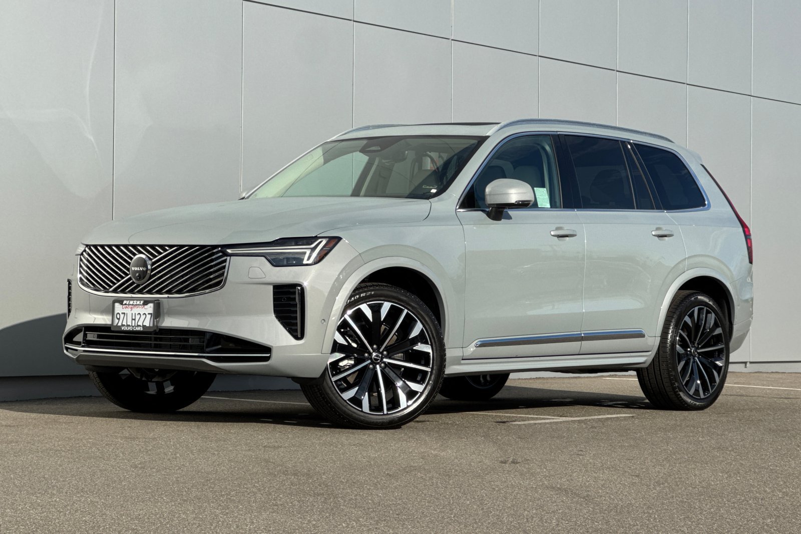 Used 2026 Volvo XC90 B6 Ultra w/ Protection Package AWD/4WD image 1