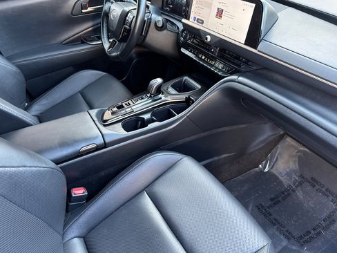 Used 2025 Toyota Crown Signia AWD/4WD image 18