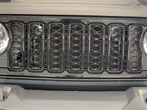 Used 2025 Jeep Wrangler Unlimited Sport AWD/4WD image 9