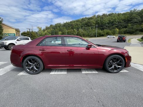 Used 2022 Chrysler 300 Touring L image 4