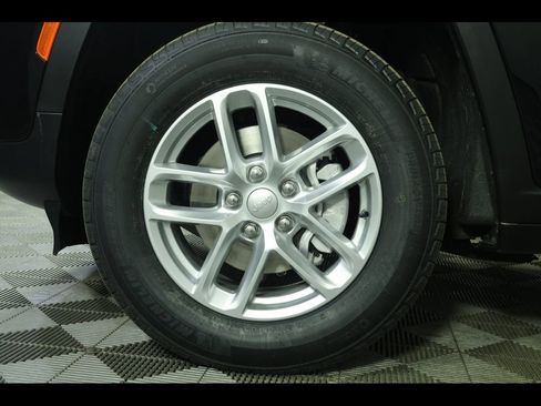 New 2026 Jeep Grand Cherokee Laredo image 13