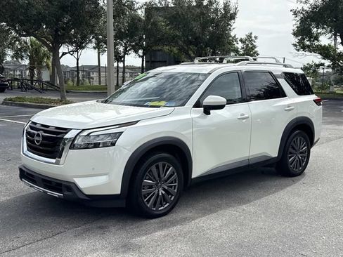 Used 2023 Nissan Pathfinder SL w/ SL Premium Package AWD/4WD image 9