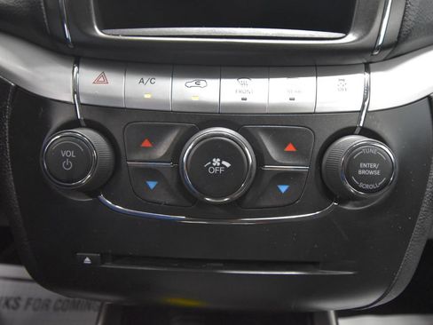 Used 2018 Dodge Journey SXT w/ Connectivity Group FWD image 18