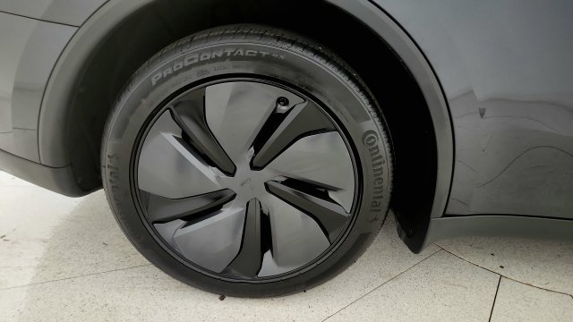 Used 2026 Tesla Model Y 2WD image 80