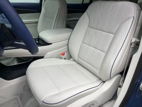 New 2026 Buick Enclave Avenir FWD image 9