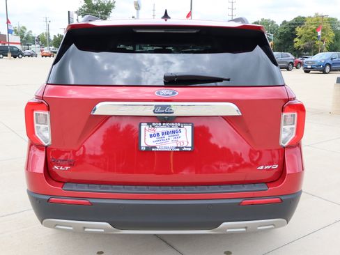 Used 2023 Ford Explorer XLT w/ Equipment Group 202A image 7