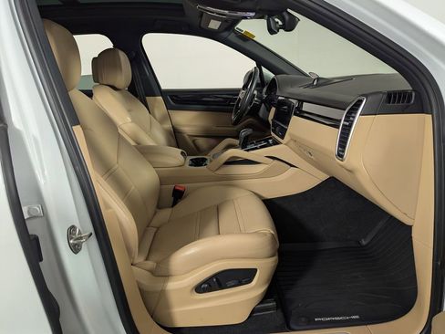 Used 2022 Porsche Cayenne AWD/4WD image 62