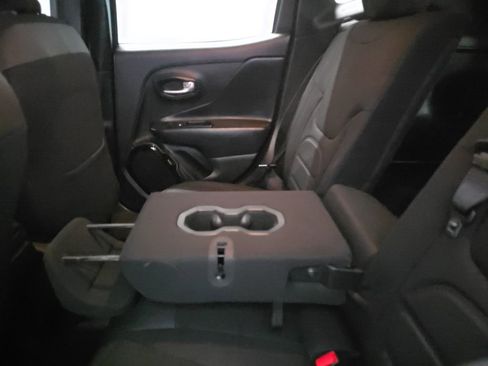 Used 2016 Jeep Renegade Latitude image 10