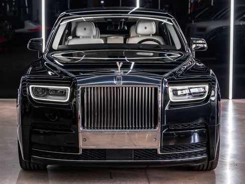 Used 2022 Rolls-Royce Phantom Sedan w/ The Phantom Package RWD image 3