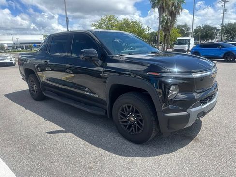 Used 2025 Chevrolet Silverado EV LT AWD/4WD image 3