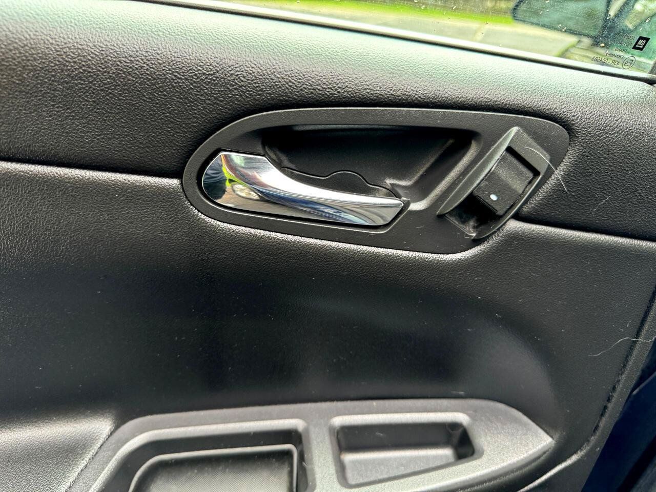 Used 2011 Chevrolet Impala LT FWD image 37
