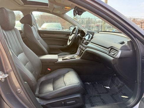 Used 2019 Honda Accord Touring image 31