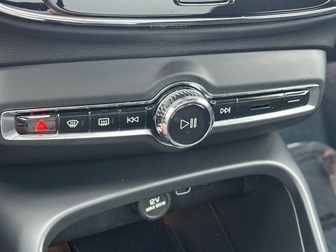 Certified 2023 Volvo XC40 Recharge Ultimate image 24