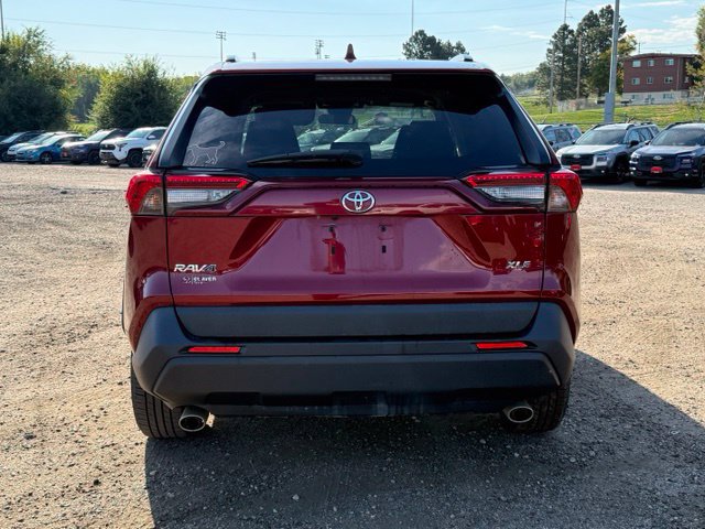 Used 2020 Toyota RAV4 XLE FWD image 4
