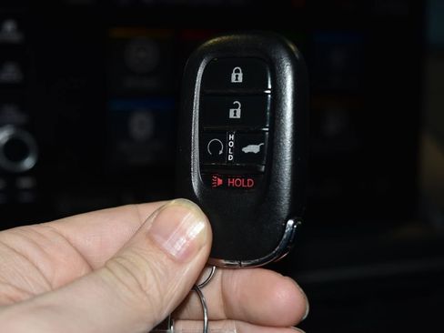 Used 2025 Honda Pilot Elite image 18