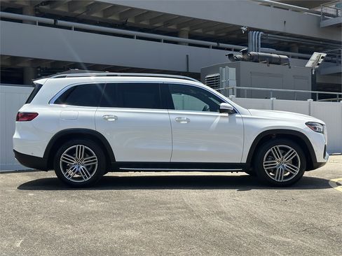 Used 2024 Mercedes-Benz GLS 450 4MATIC image 12