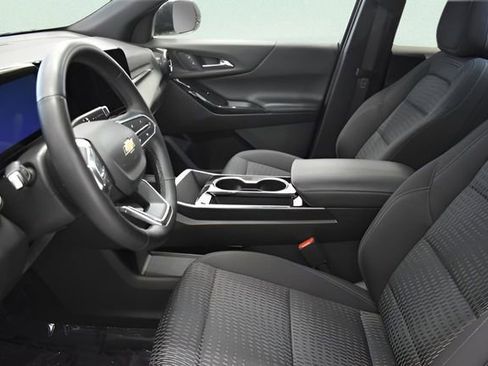 Used 2025 Chevrolet Equinox LT AWD/4WD image 22