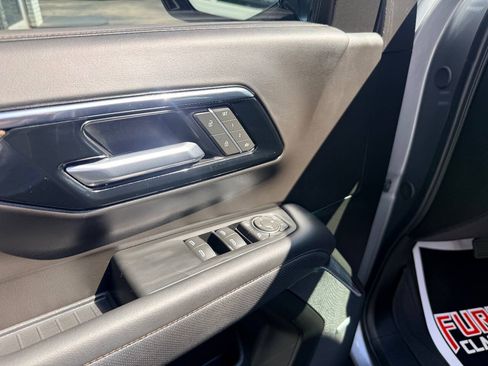 Used 2025 Chevrolet Tahoe High Country AWD/4WD image 19