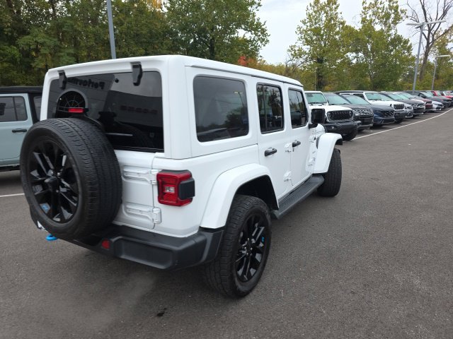 Used 2022 Jeep Wrangler Unlimited Sahara w/ Cold Weather Group AWD/4WD image 21