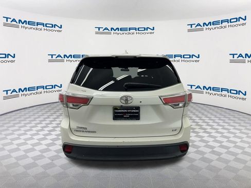 Used 2015 Toyota Highlander Plus FWD image 4