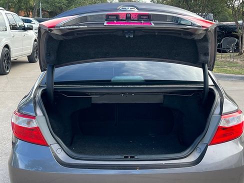 Used 2015 Toyota Camry SE w/ Moonroof Package FWD image 25