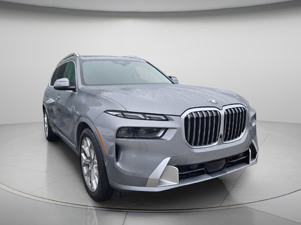 Used 2025 BMW X7 xDrive40i AWD/4WD image 4