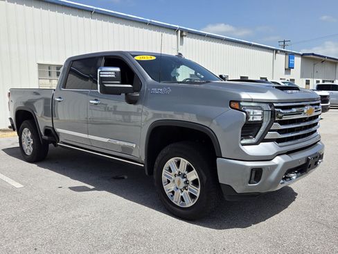 Used 2024 Chevrolet Silverado 2500 High Country w/ Technology Package AWD/4WD image 7