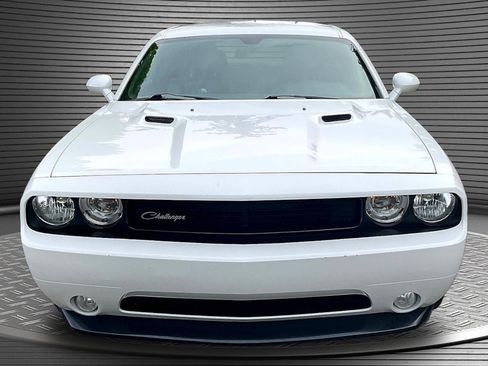 Used 2014 Dodge Challenger SXT RWD image 2