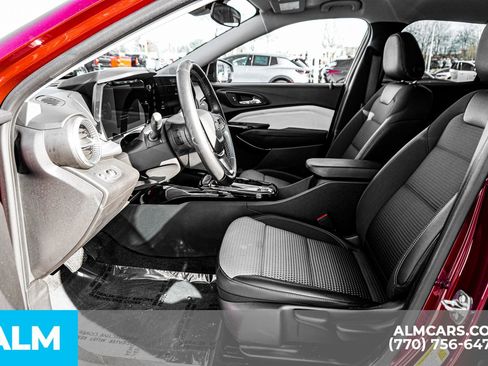 Used 2025 Chevrolet Trax LT w/ LT Convenience Package image 22