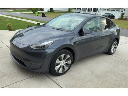 Used 2023 Tesla Model Y Long Range AWD/4WD image 1