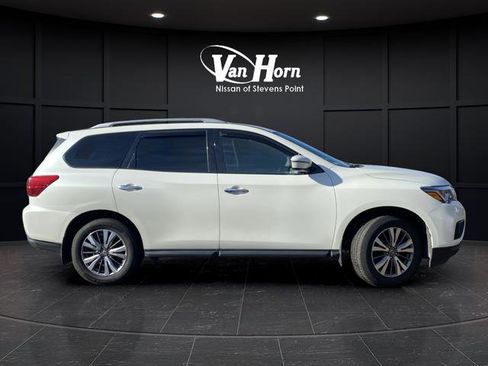 Used 2019 Nissan Pathfinder S image 3