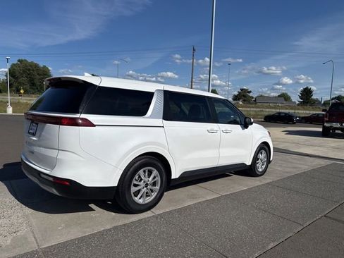 Used 2024 Kia Carnival LX FWD image 5