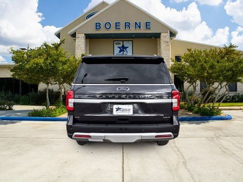 Used 2024 Ford Expedition Max XLT image 4
