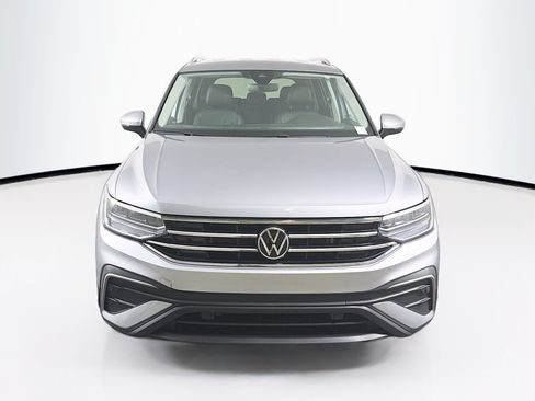 Used 2023 Volkswagen Tiguan SE FWD image 2