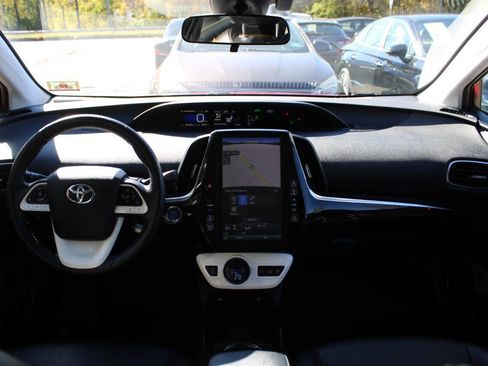 Used 2017 Toyota Prius Prime Premium image 32