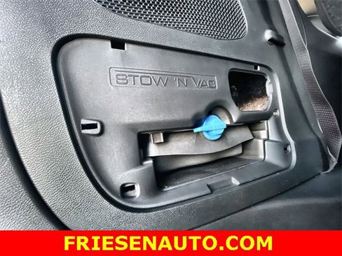 New 2025 Chrysler Pacifica Select w/ Uconnect Theater Family Group image 27