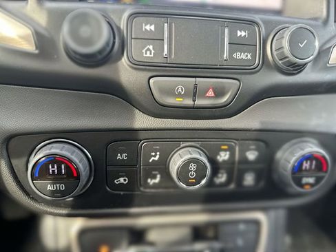 Used 2024 GMC Terrain Denali w/ Black Diamond Edition image 19