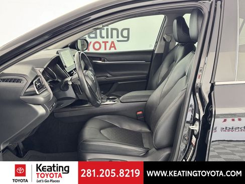 Used 2023 Toyota Camry XSE FWD image 14