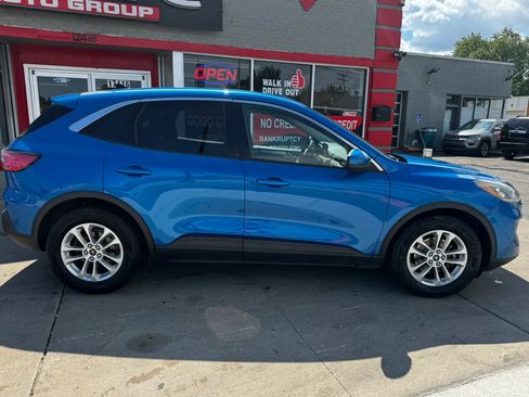 Used 2020 Ford Escape SE FWD image 2