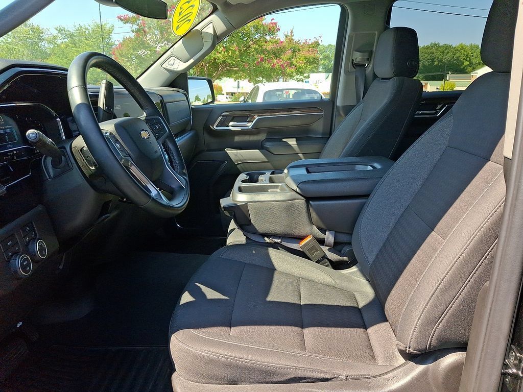 Used 2023 Chevrolet Silverado 1500 LT AWD/4WD image 13