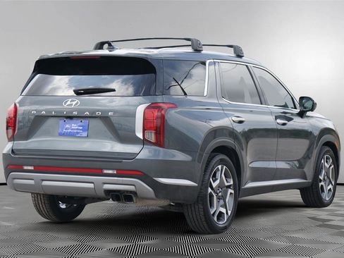 Used 2023 Hyundai Palisade SEL w/ Premium Package FWD image 5