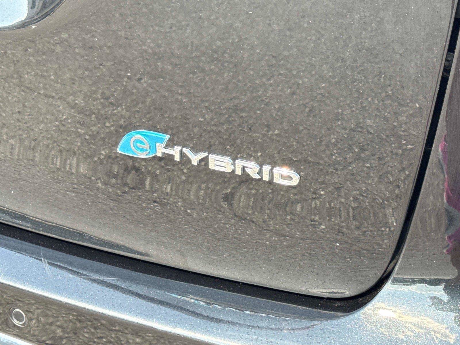 Certified 2024 Chrysler Pacifica Limited FWD image 11