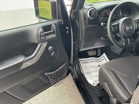 Used 2017 Jeep Wrangler Unlimited Sport AWD/4WD image 13