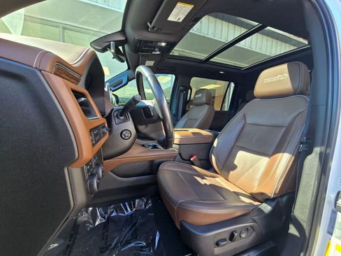 Used 2021 Chevrolet Suburban High Country image 11